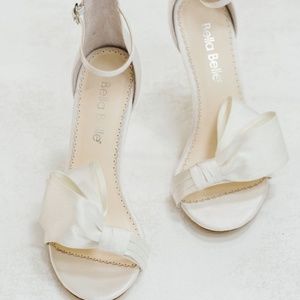 NEVER WORN Bella Belle Zoya Ivory Block Heel Wedding Shoes with Asymmetrical Bow